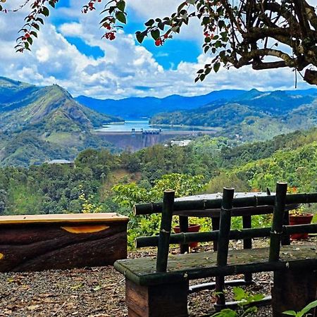 Idukki Dam View Resort Exteriör bild