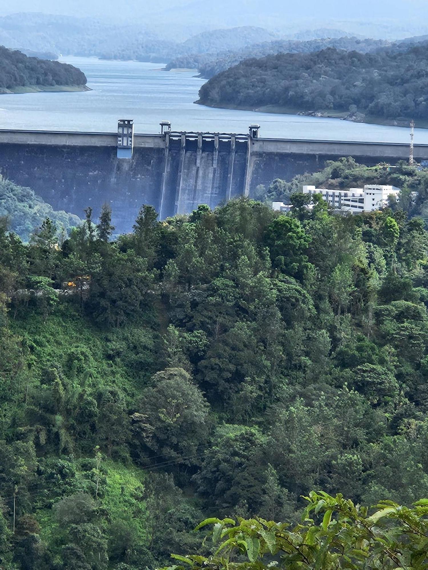 Idukki Dam View Resort Exteriör bild
